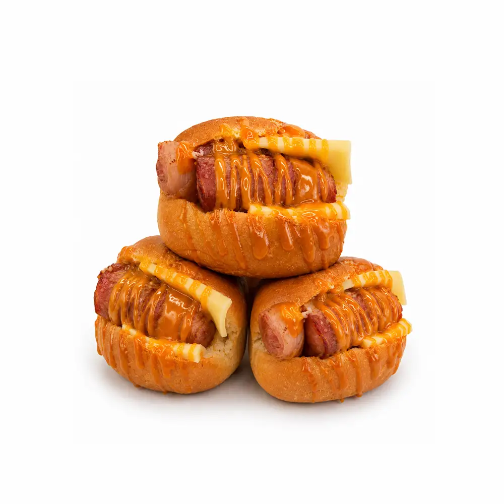 Mini perritos calientes con salchicha, bacon, queso y salsa de Valumé Catering
